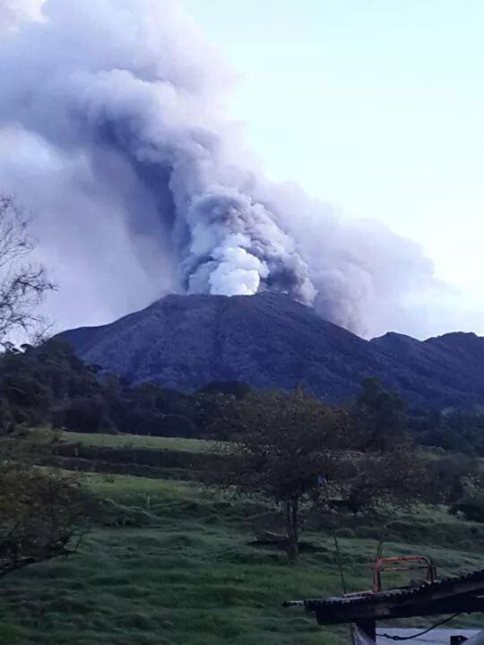 volcanoes to visit in costa rica