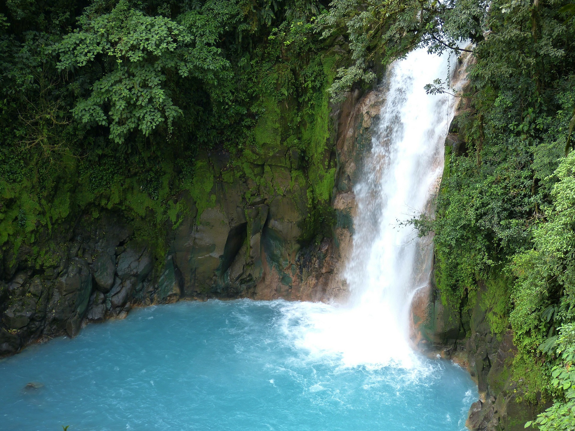 volcanoes to visit in costa rica